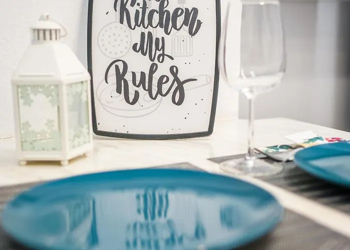 Ultracentral Golden Gatehouse 3 Bdrm Бухарест