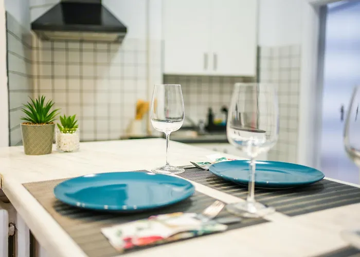 Ultracentral Golden Gatehouse 3 Bdrm *