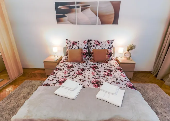 Ultracentral Golden Gatehouse 3 Bdrm Апартаменти *