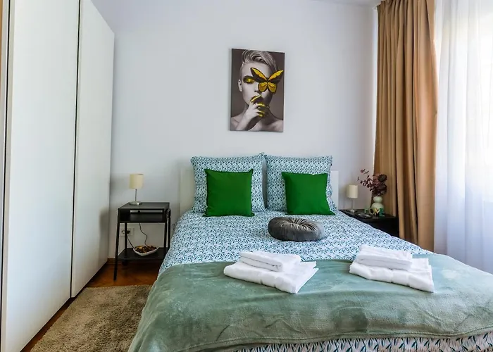 Ultracentral Golden Gatehouse 3 Bdrm 公寓 布加勒斯特