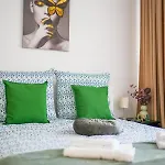 Ultracentral Golden Gatehouse 3 Bdrm Apartment