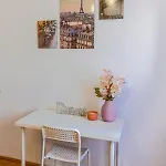 Ultracentral Golden Gatehouse 3 Bdrm Apartment