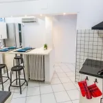 Ultracentral Golden Gatehouse 3 Bdrm Apartment Bucharest