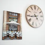 Ultracentral Golden Gatehouse 3 Bdrm *