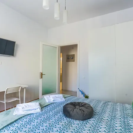 Apartment Ultracentral Golden Gatehouse 3 Bdrm Bucharest