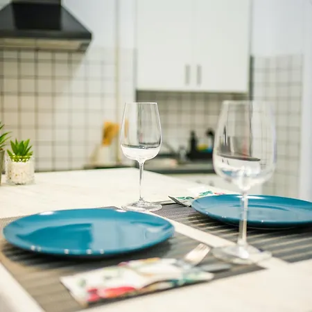 Ultracentral Golden Gatehouse 3 Bdrm *