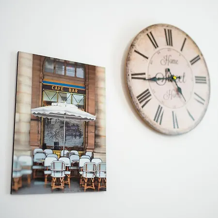 Ultracentral Golden Gatehouse 3 Bdrm *