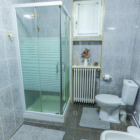 Ultracentral Golden Gatehouse 3 Bdrm Lägenhet *
