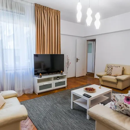 Ultracentral Golden Gatehouse 3 Bdrm