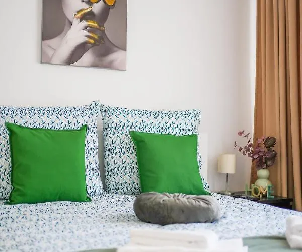 Ultracentral Golden Gatehouse 3 Bdrm Apartament