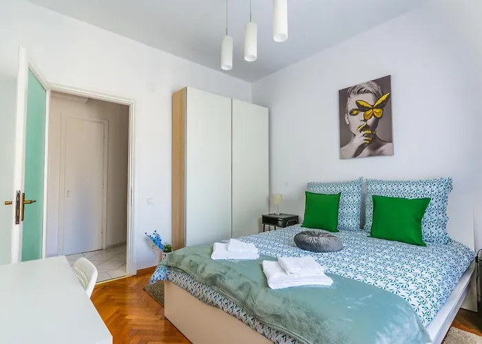 Ultracentral Golden Gatehouse 3 Bdrm Apartment *