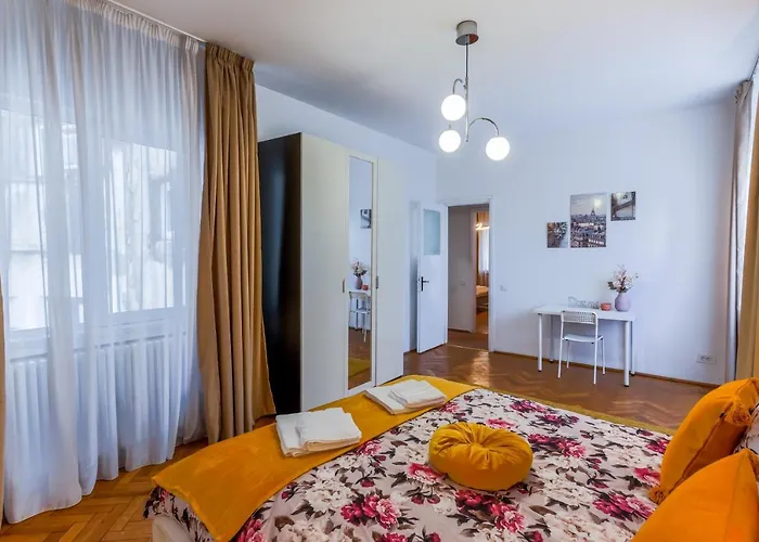 Ultracentral Golden Gatehouse 3 Bdrm Bucharest