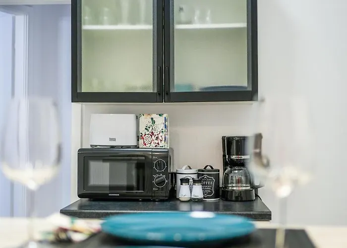 Ultracentral Golden Gatehouse 3 Bdrm Apartment