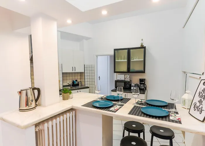 Ultracentral Golden Gatehouse 3 Bdrm Apartament *