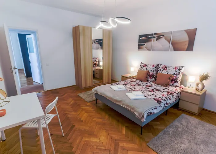 Ultracentral Golden Gatehouse 3 Bdrm