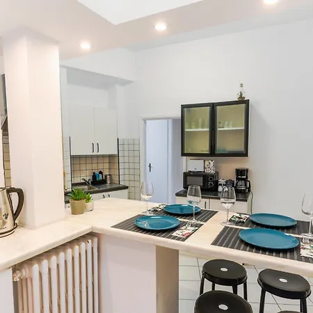 Ultracentral Golden Gatehouse 3 Bdrm Appartement *